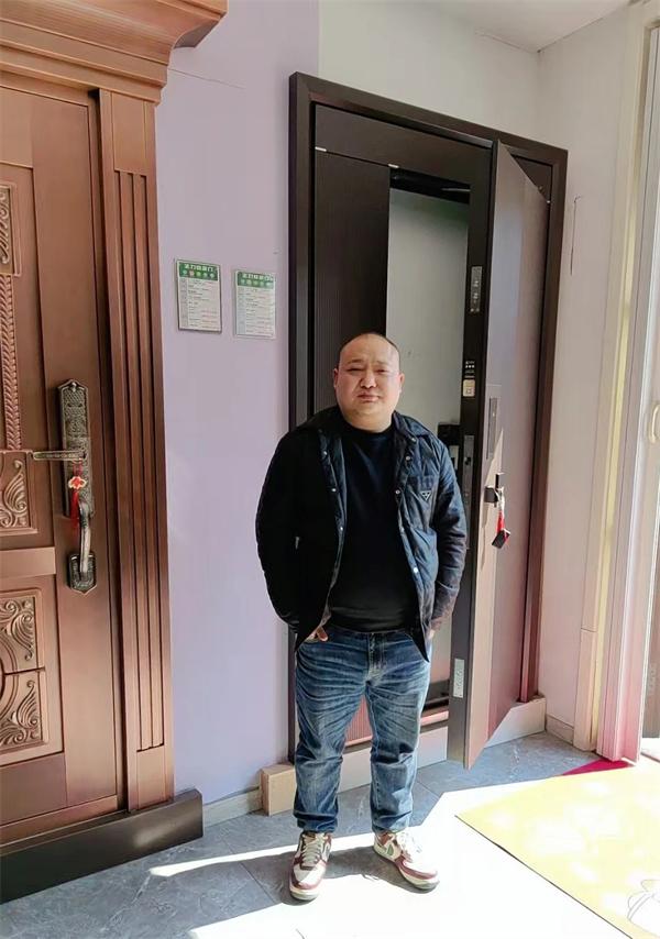 王力门业 | 江苏省建湖县经销商乔健：10天狂销14樘王力机器人防盗门的传奇之道